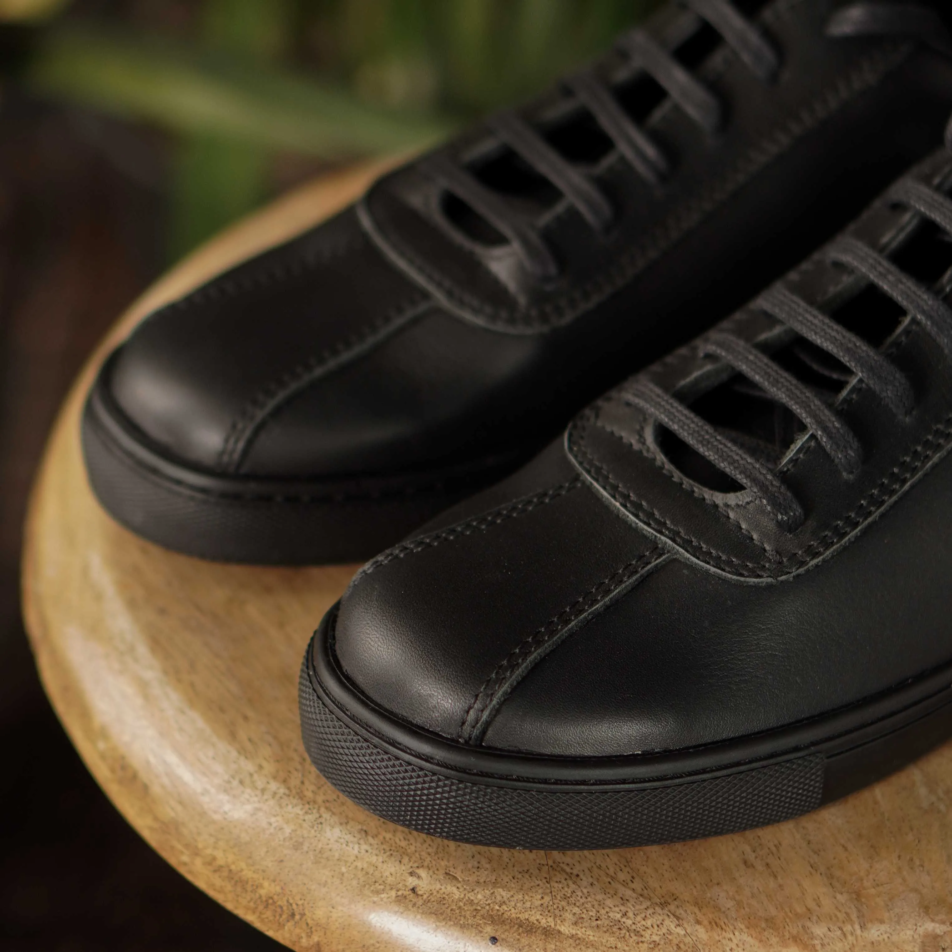 Austin Low Top Sneakers (Raven Black)