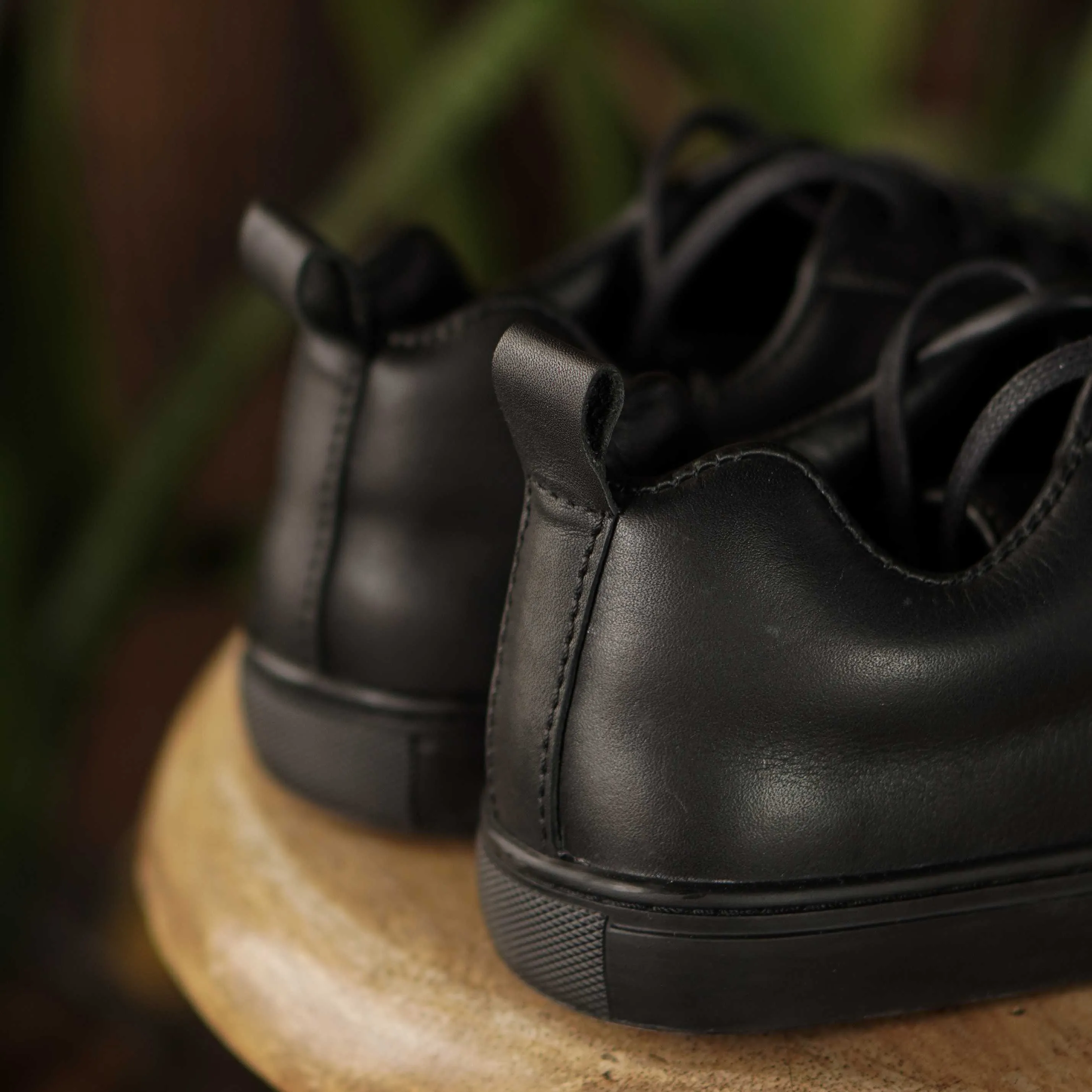 Austin Low Top Sneakers (Raven Black)