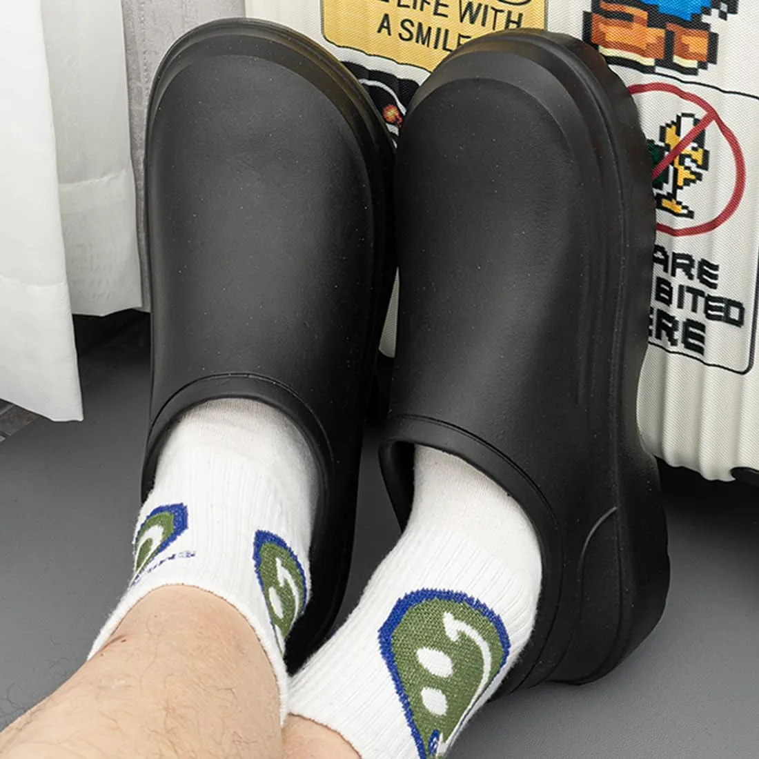 Harssidanzar Mens Clogs, Chef Shoes for Men,Garden Shoes,Slip On Work Shoes for Food Service, Garden, or Nursing HM201US