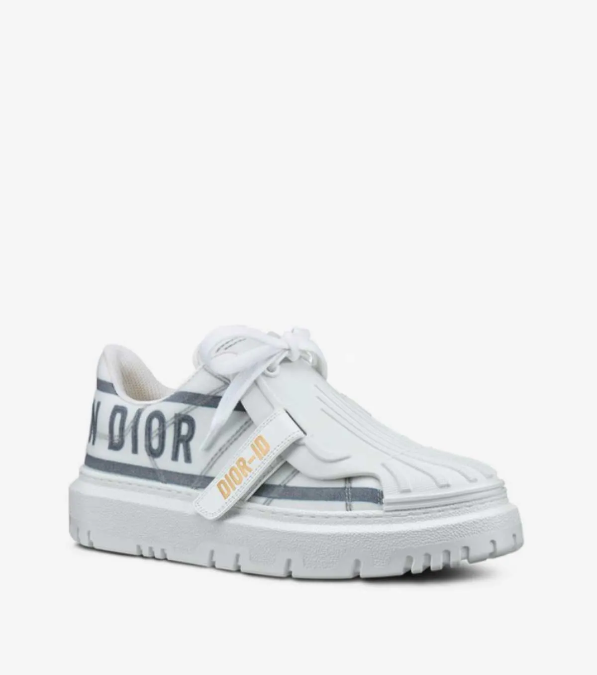 Low-top sneaker