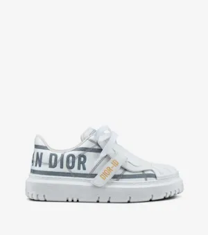 Low-top sneaker