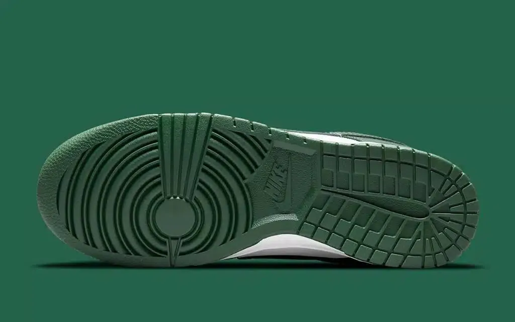 Nike Dunk Low “Team Green” sneakers