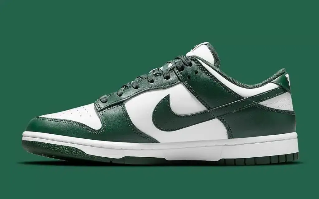 Nike Dunk Low “Team Green” sneakers