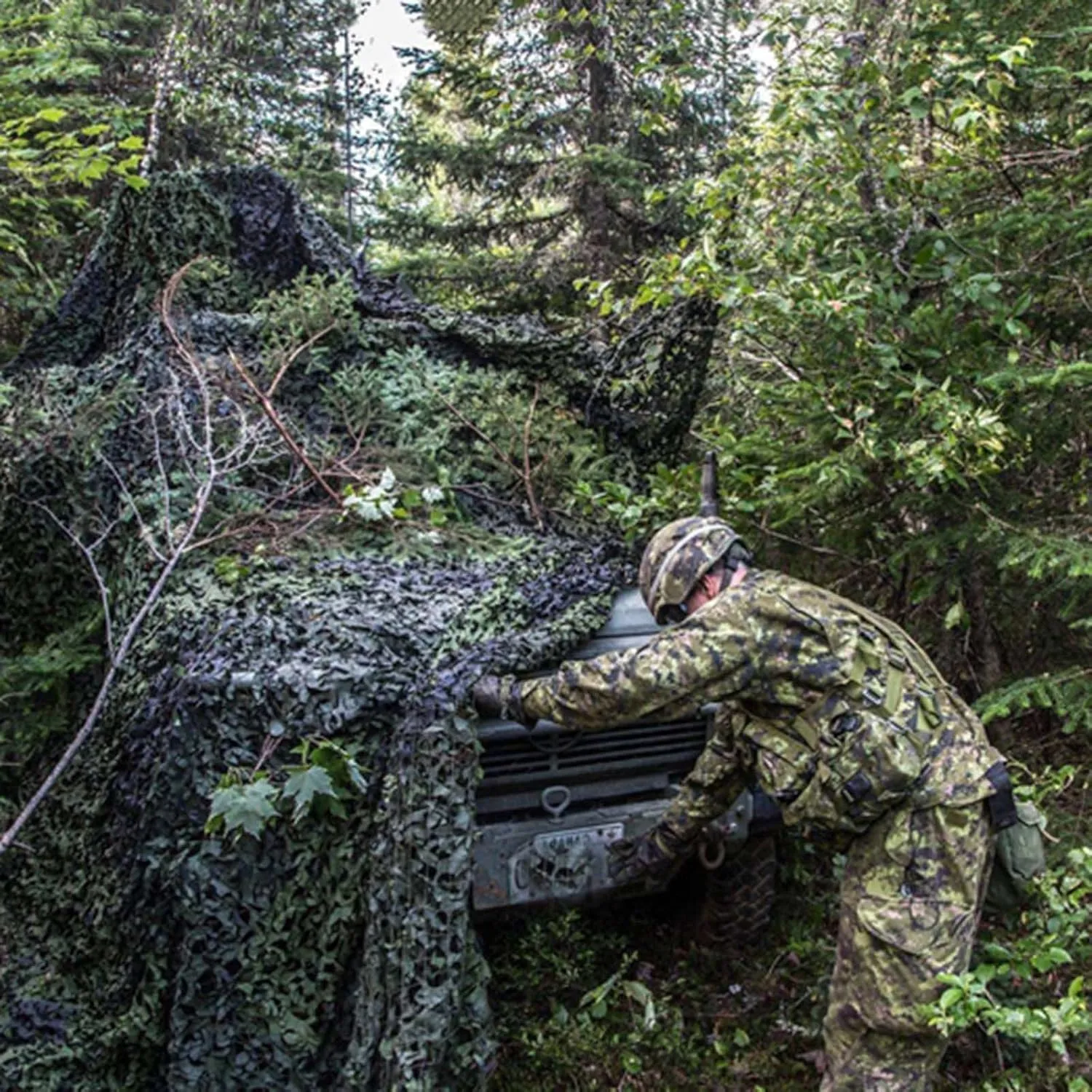 Outdoor Camo Netting,Hunting Camouflage Net,Camping Sunblock Shade Cloth Net,Breathable Mesh Tarp,Quick Dry Oxford Fabric,Various Sizes,10x10m(32.8 * 32.8ft)