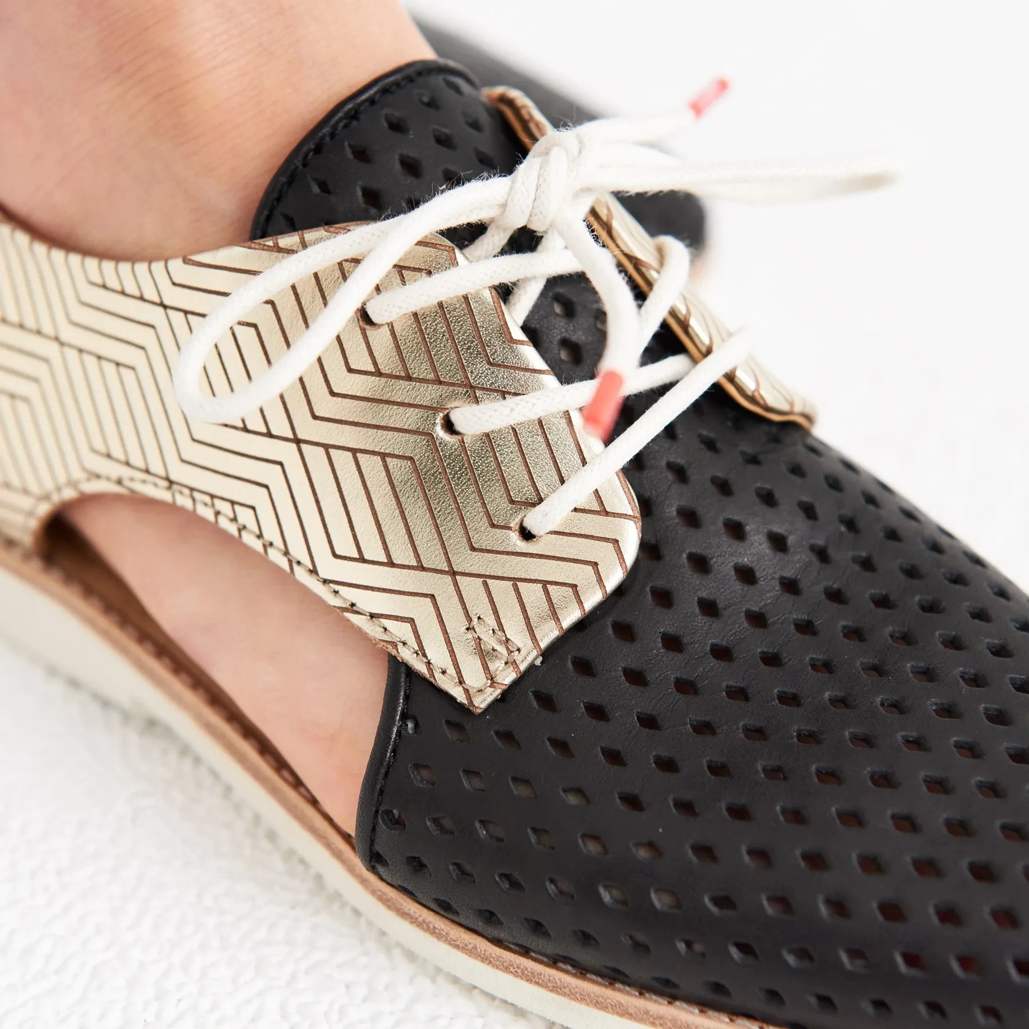 Rollie - Slingback Punch Black Gold Etched