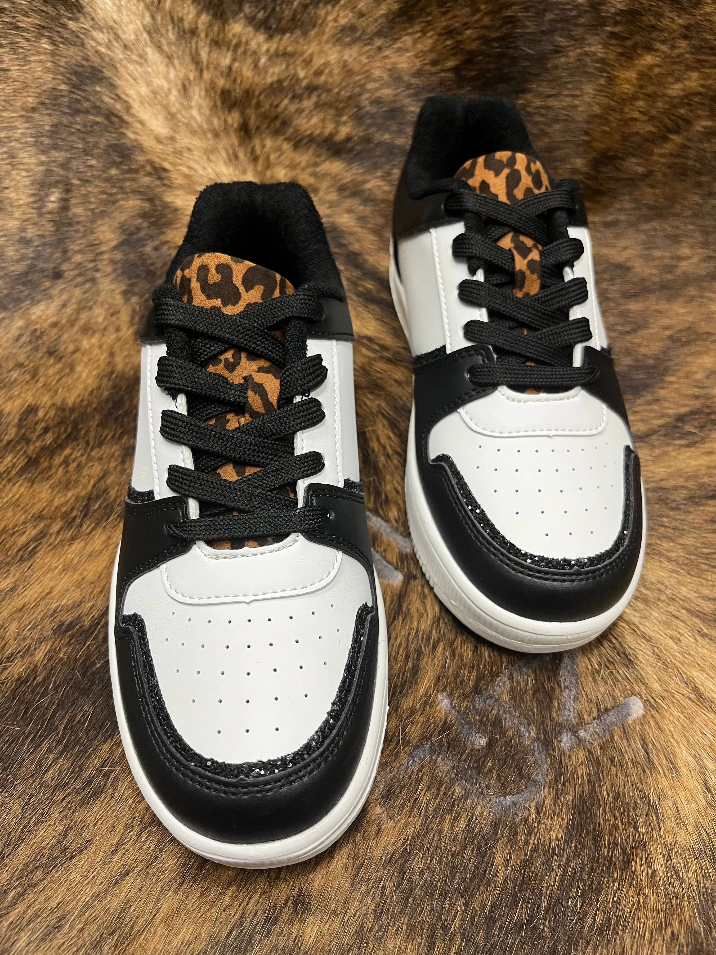 Very G BB Low Blk Sneaker