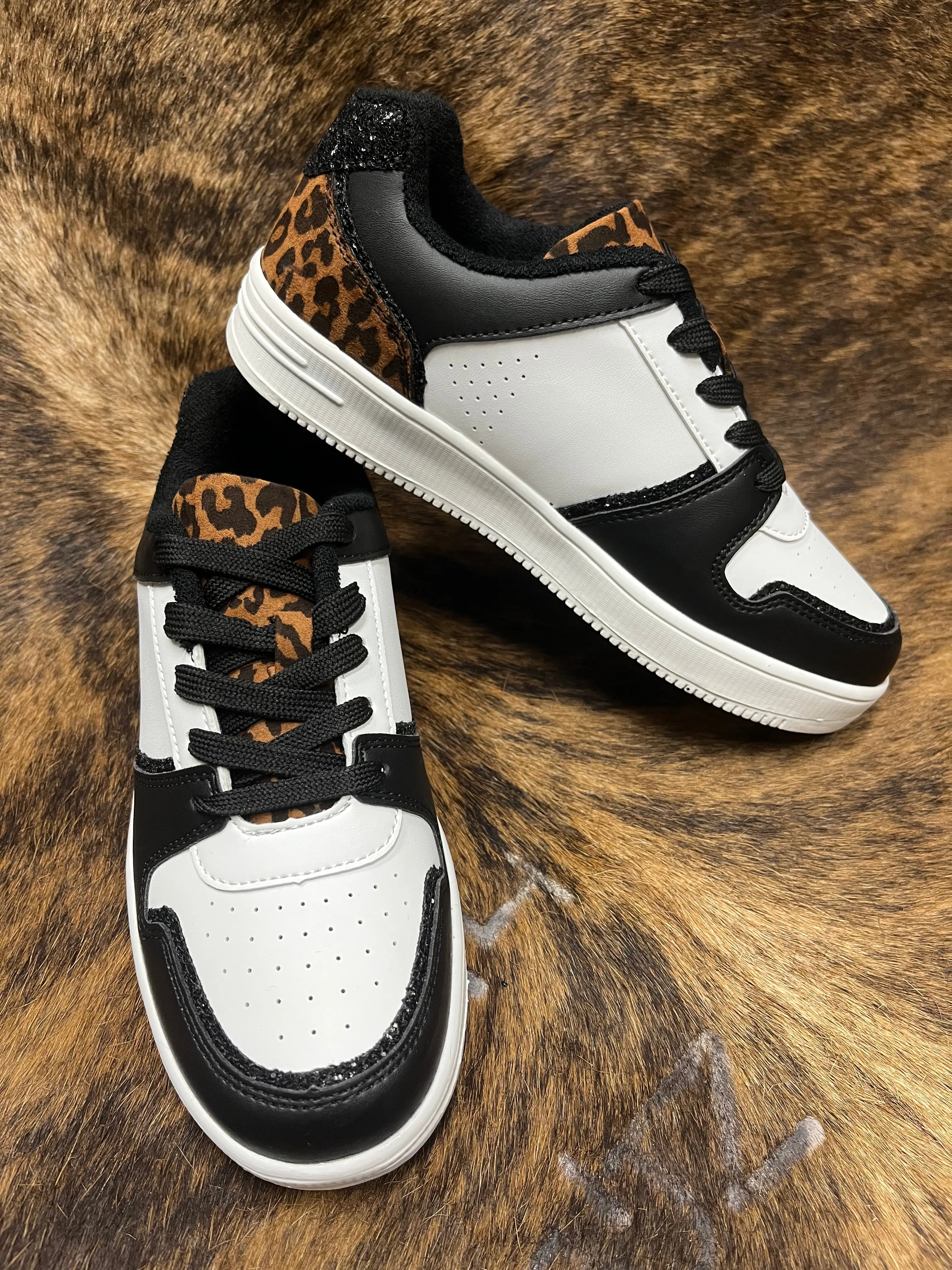 Very G BB Low Blk Sneaker