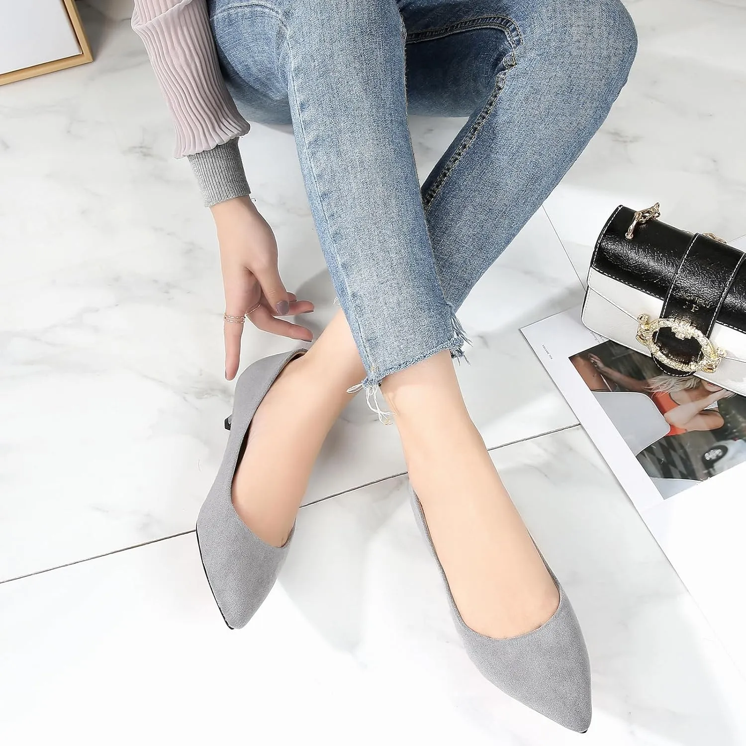 WUIWUIYU Womens Suede Pumps Shoes Low Heels Wedding Dressy Sexy Kitten Heels Closed Pointed Toe Party Shoe